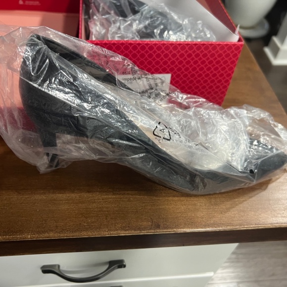 Kelly & Katie Misha Pump - Picture 2 of 5